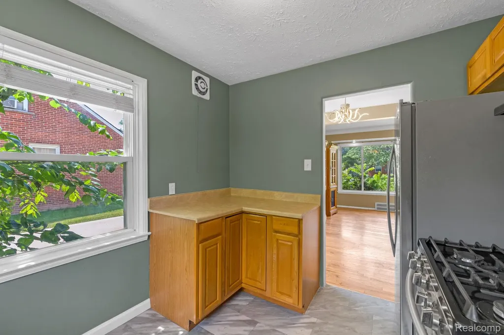 7641 Pelham Road Allen Park City MI 48101