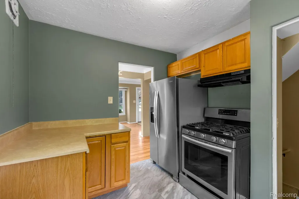 7641 Pelham Road Allen Park City MI 48101