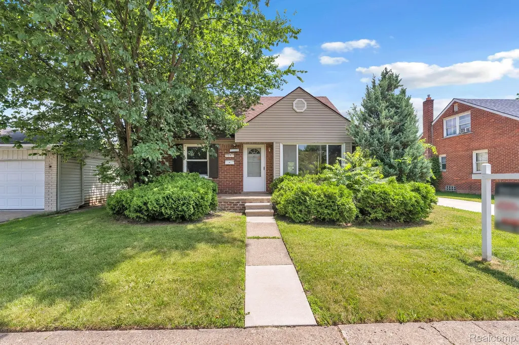 7641 Pelham Road Allen Park City MI 48101