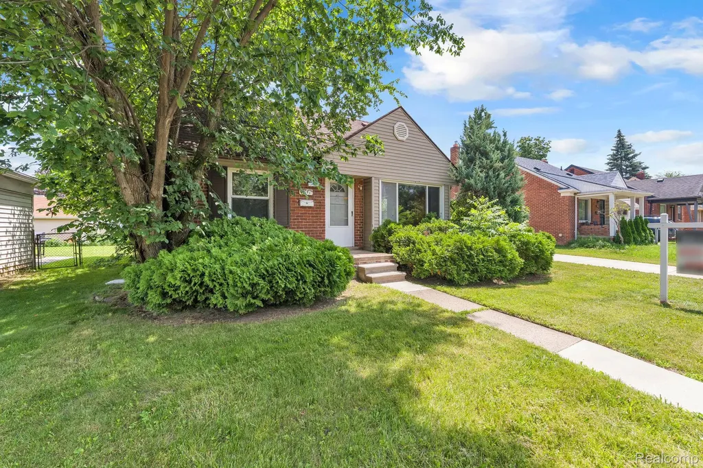 7641 Pelham Road Allen Park City MI 48101