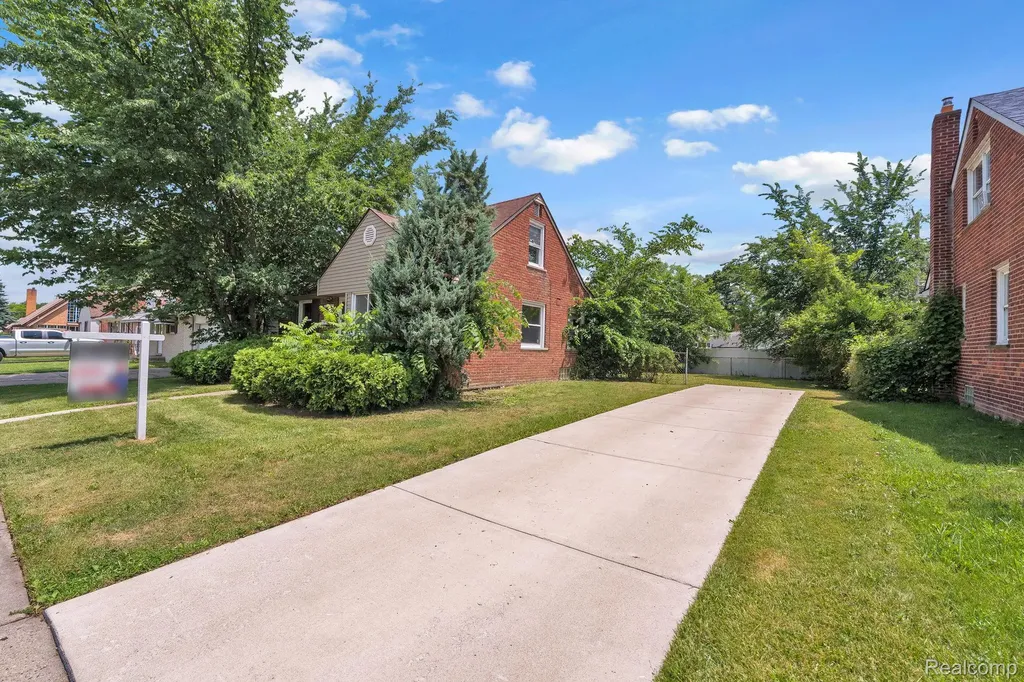 7641 Pelham Road Allen Park City MI 48101