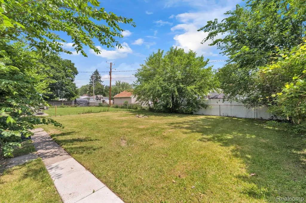 7641 Pelham Road Allen Park City MI 48101