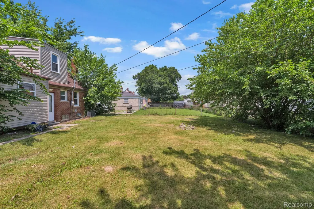 7641 Pelham Road Allen Park City MI 48101