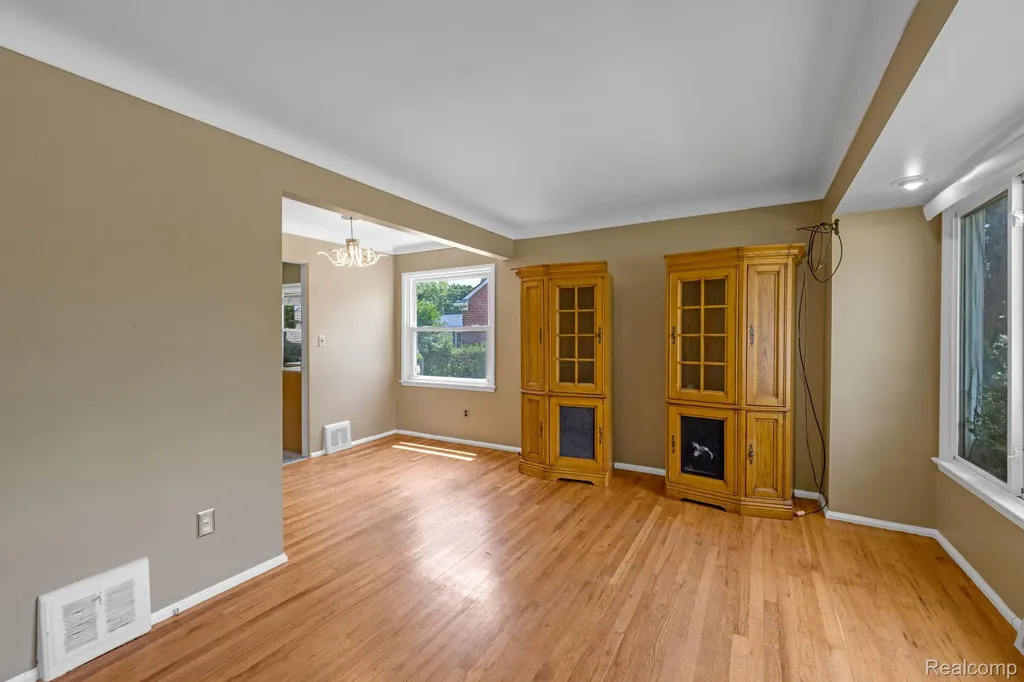7641 Pelham Road Allen Park City MI 48101