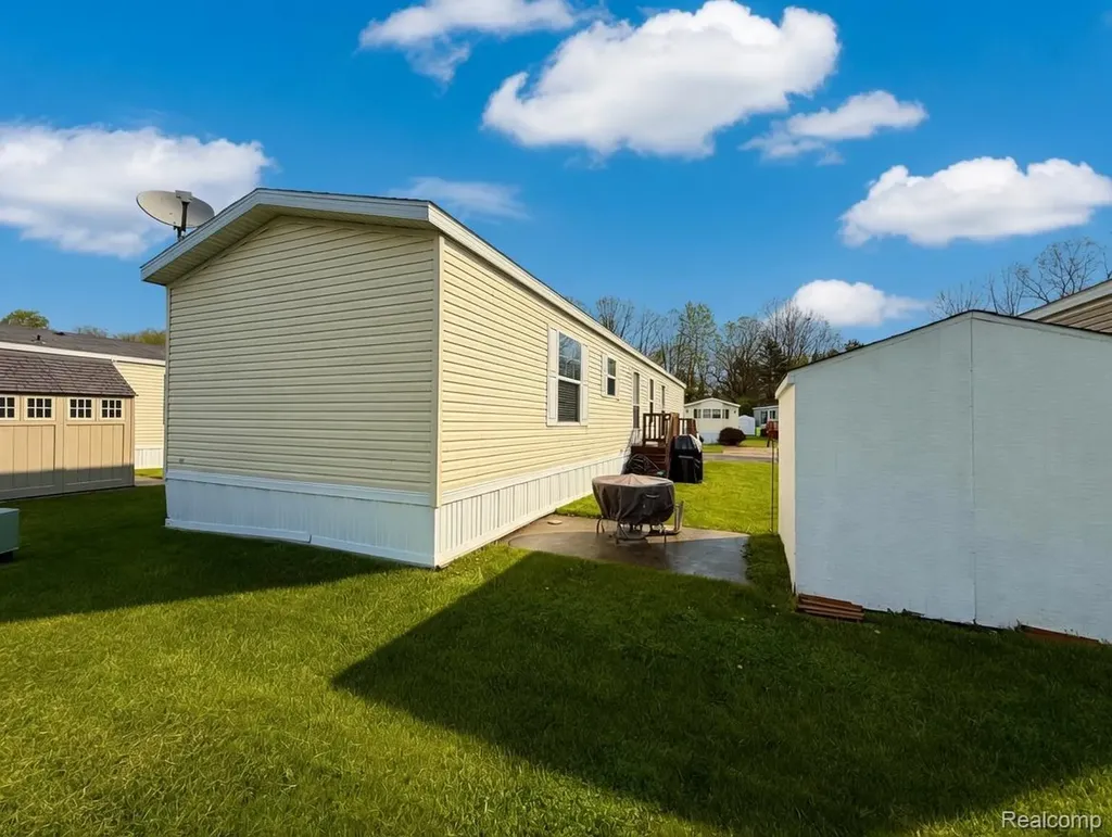 1567 Ocher Street Novi City MI 48374