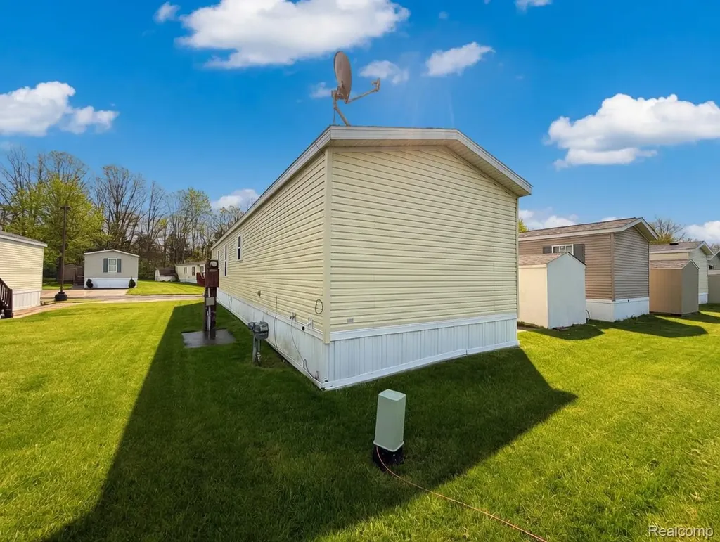 1567 Ocher Street Novi City MI 48374