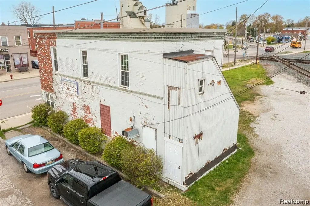 910 Monroe Street Carleton Village MI 48117