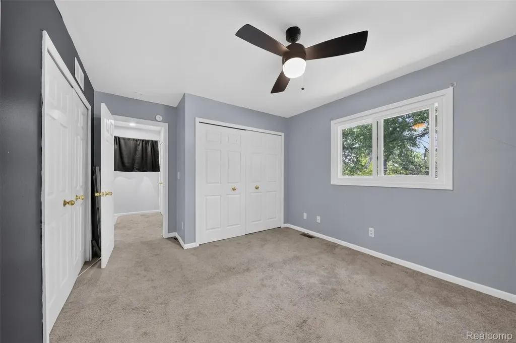 20471 Hollywood Street Harper Woods City MI 48225