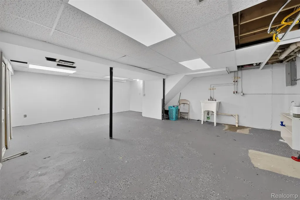 20471 Hollywood Street Harper Woods City MI 48225