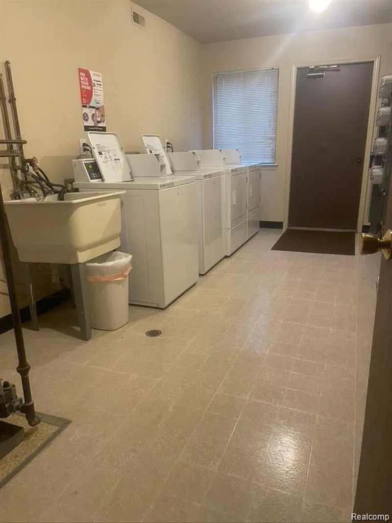 270 E 13 Mile Road Madison Heights City MI 48071