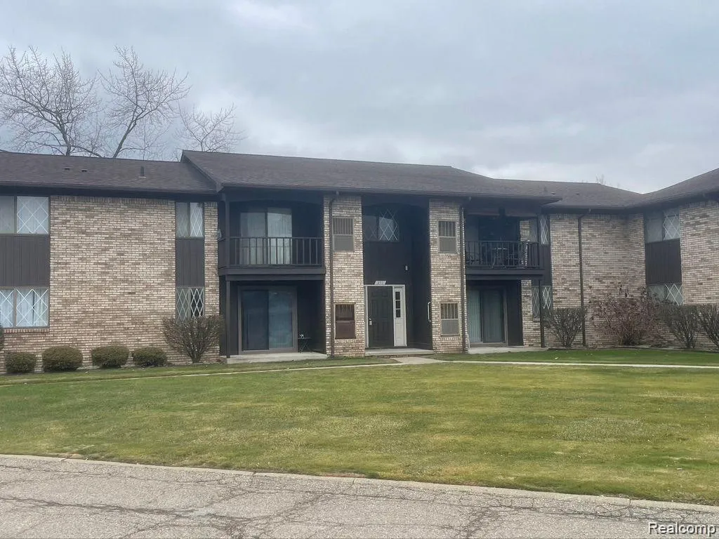 270 E 13 Mile Road Madison Heights City MI 48071
