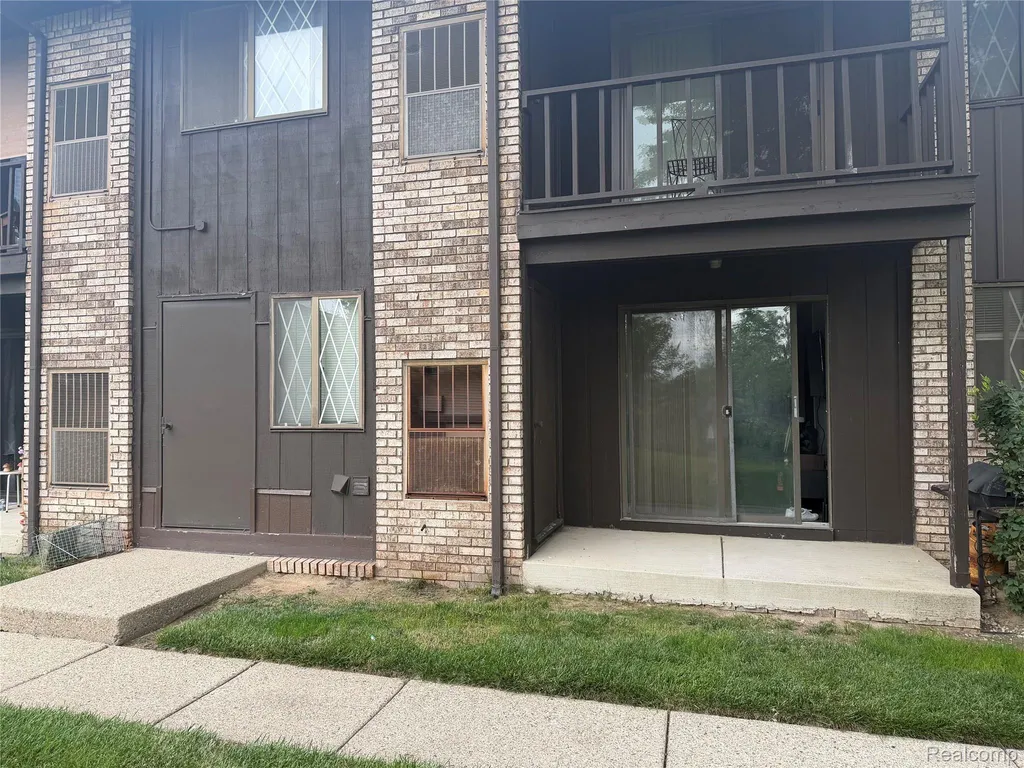 270 E 13 Mile Road Madison Heights City MI 48071