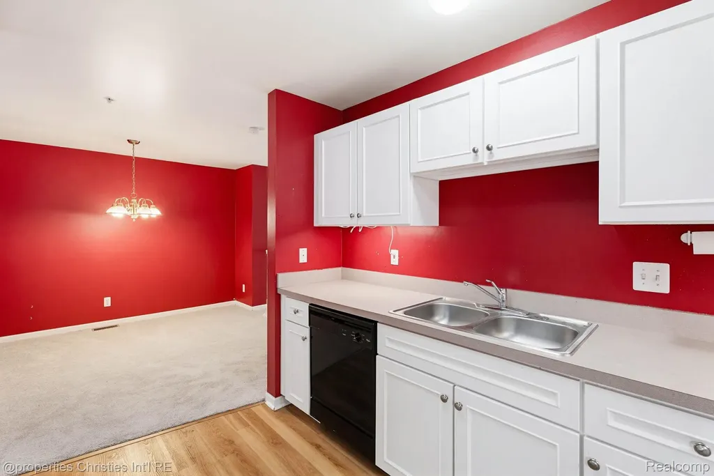 16854 Farmington Road Livonia City MI 48154