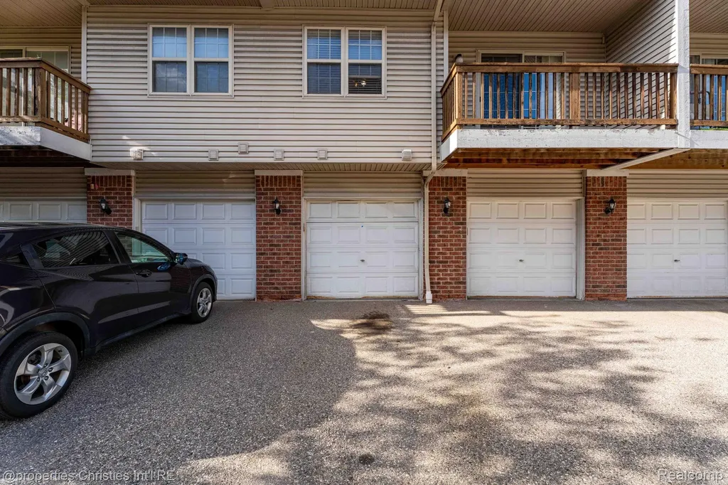 16854 Farmington Road Livonia City MI 48154