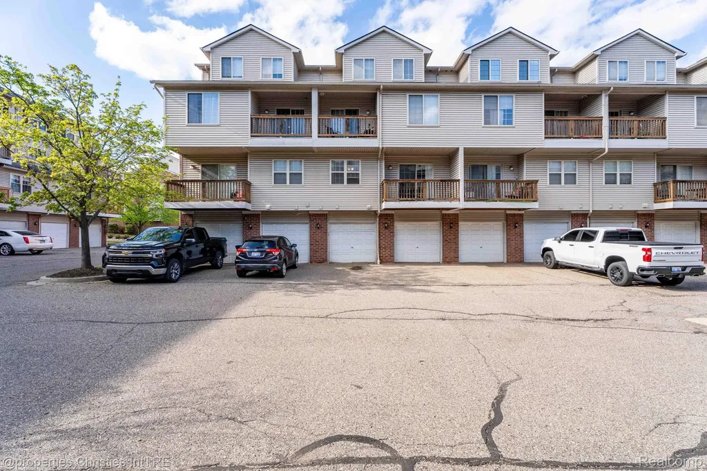 16854 Farmington Road Livonia City MI 48154