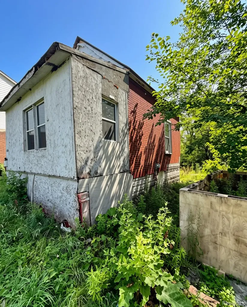 8650 Marcus Street Detroit City MI 48213