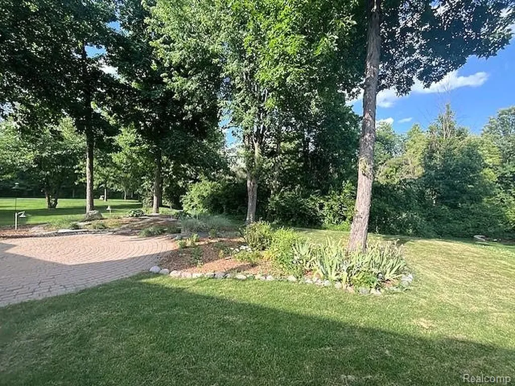 45926 Riverview Court Macomb Township MI 48044