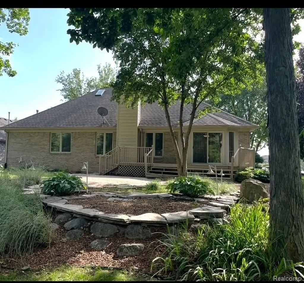 45926 Riverview Court Macomb Township MI 48044
