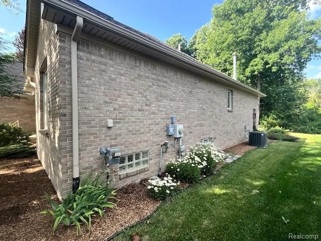 45926 Riverview Court Macomb Township MI 48044