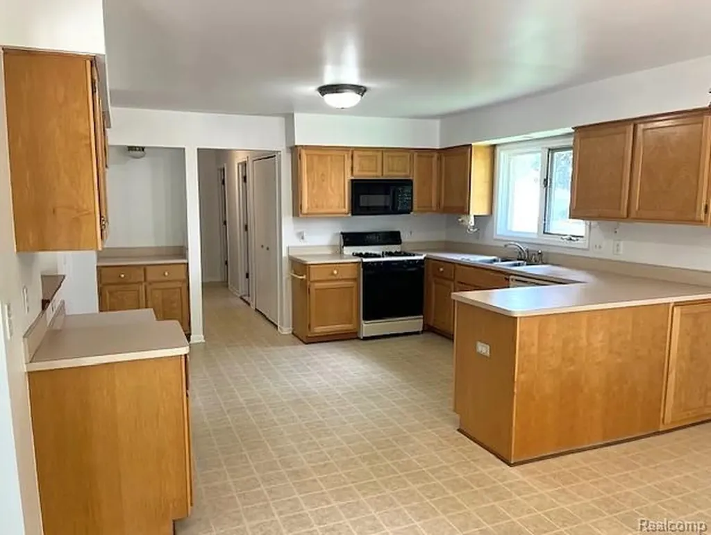 45926 Riverview Court Macomb Township MI 48044