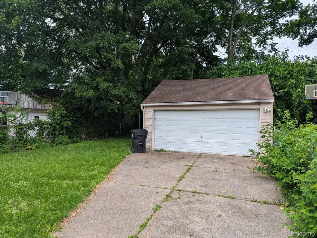 18631 Albion Street Detroit City MI 48234