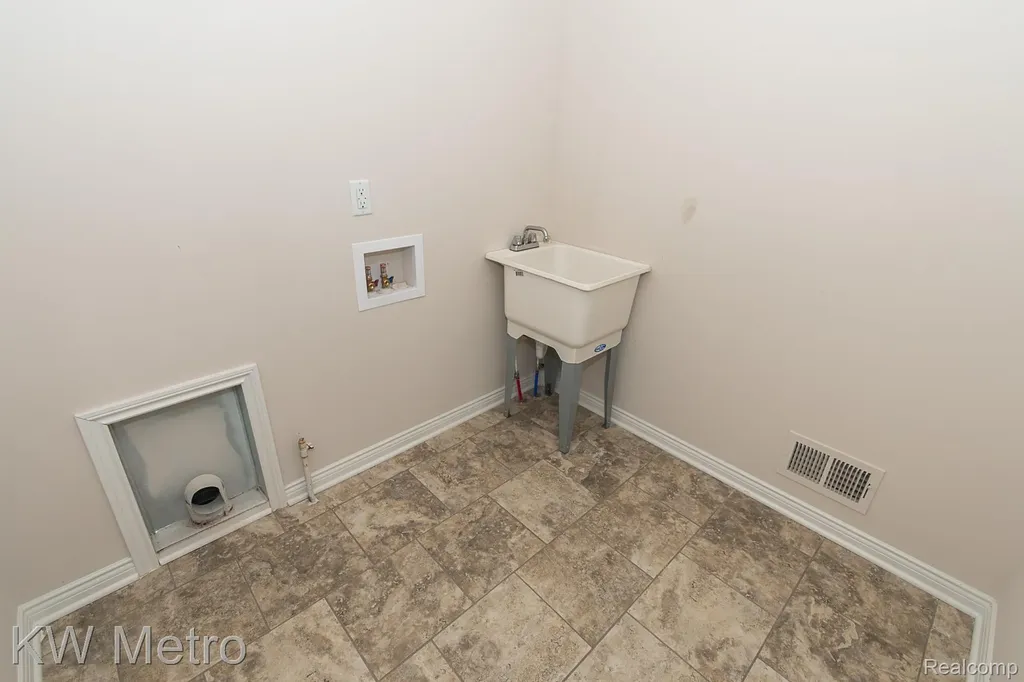 34632 John Bartley Circle Sterling Heights City MI 48310