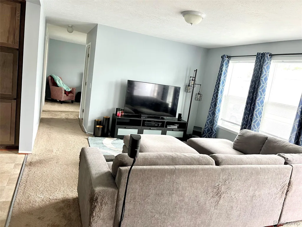 17096 Detroiter Avenue Springfield Charter Township MI 48350