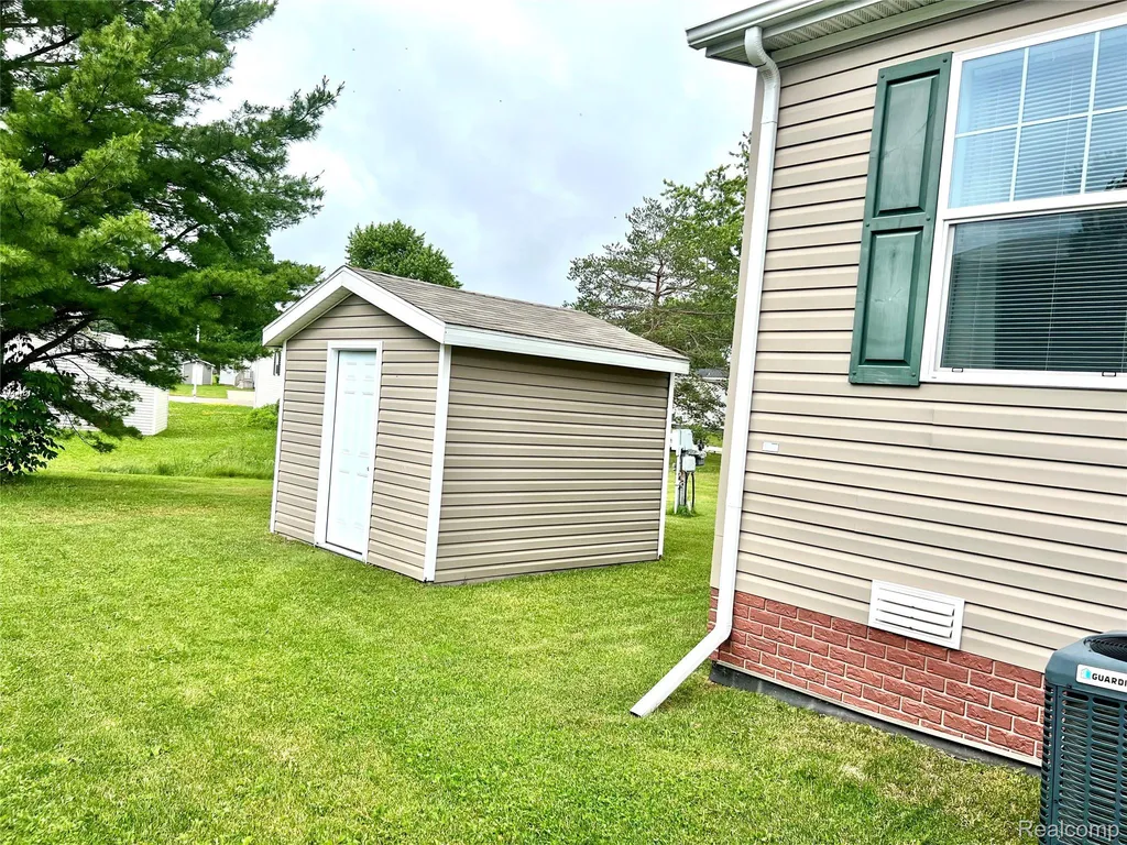 17096 Detroiter Avenue Springfield Charter Township MI 48350
