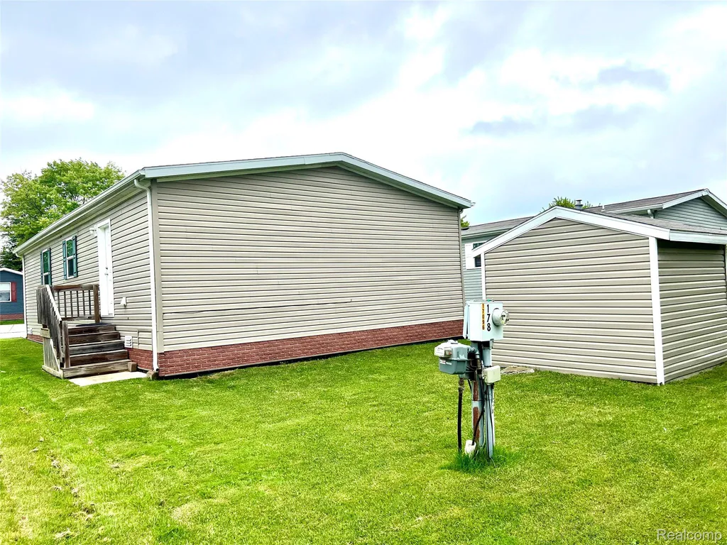 17096 Detroiter Avenue Springfield Charter Township MI 48350