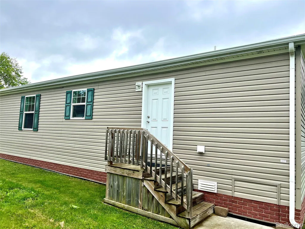 17096 Detroiter Avenue Springfield Charter Township MI 48350