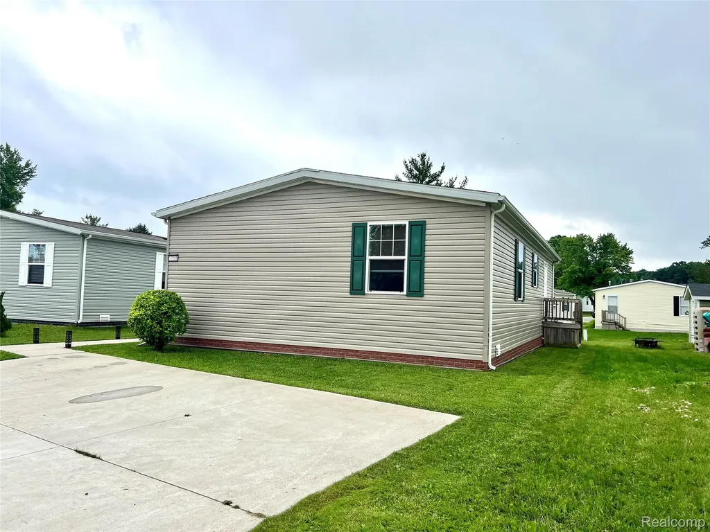 17096 Detroiter Avenue Springfield Charter Township MI 48350