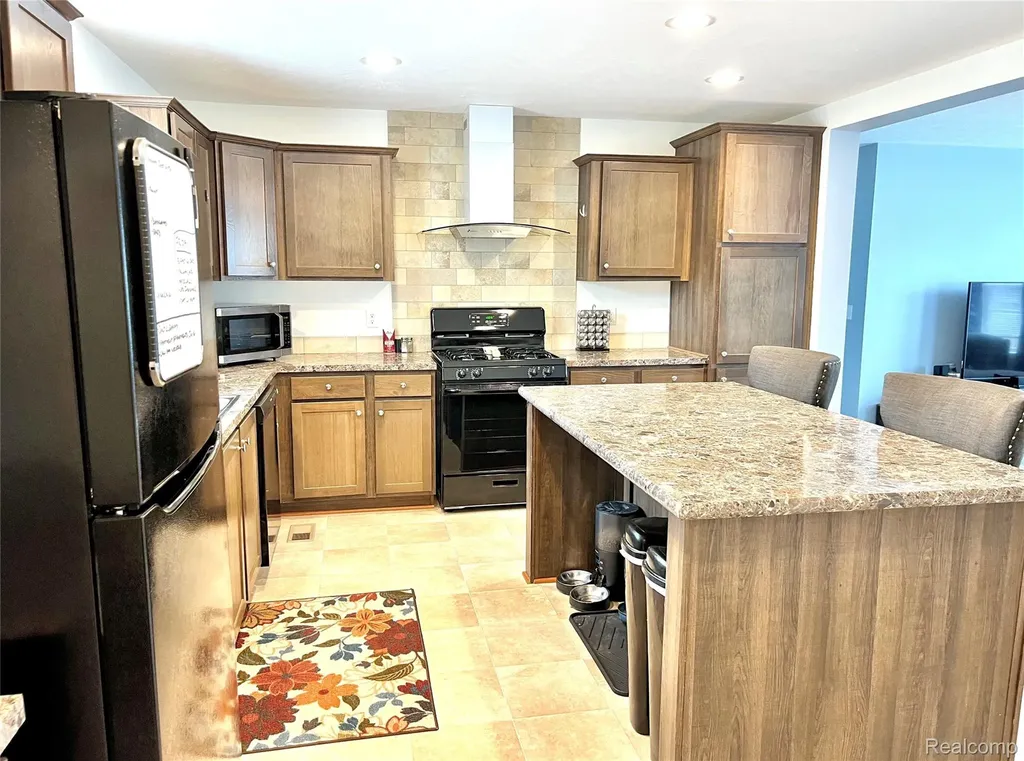 17096 Detroiter Avenue Springfield Charter Township MI 48350