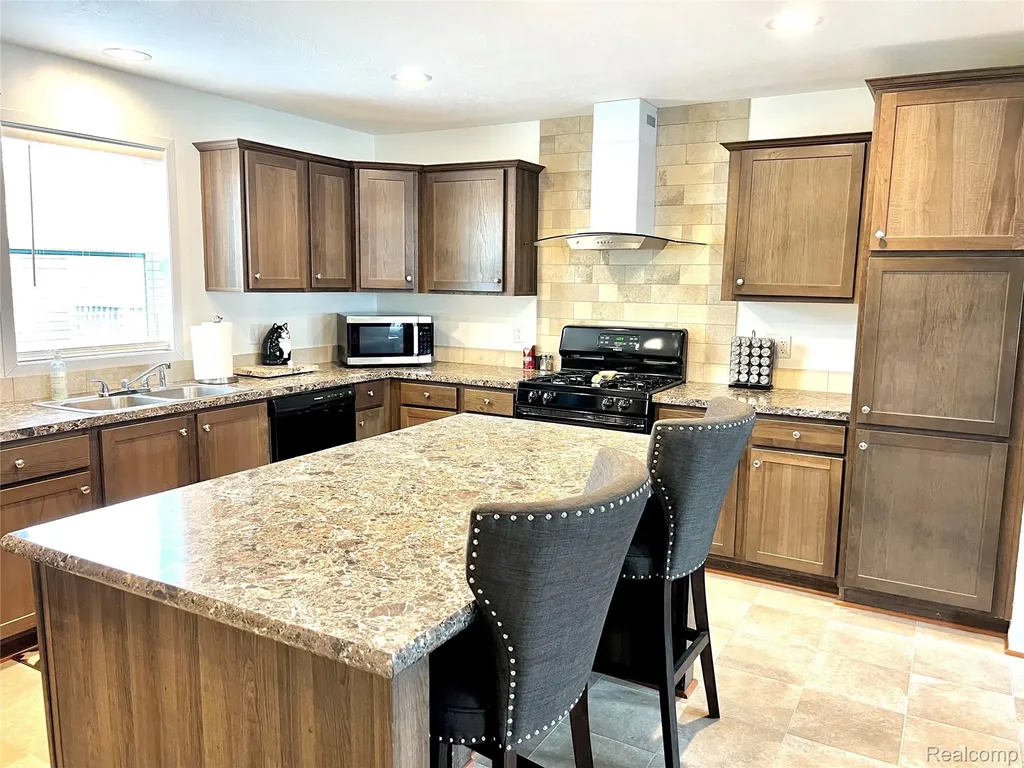 17096 Detroiter Avenue Springfield Charter Township MI 48350
