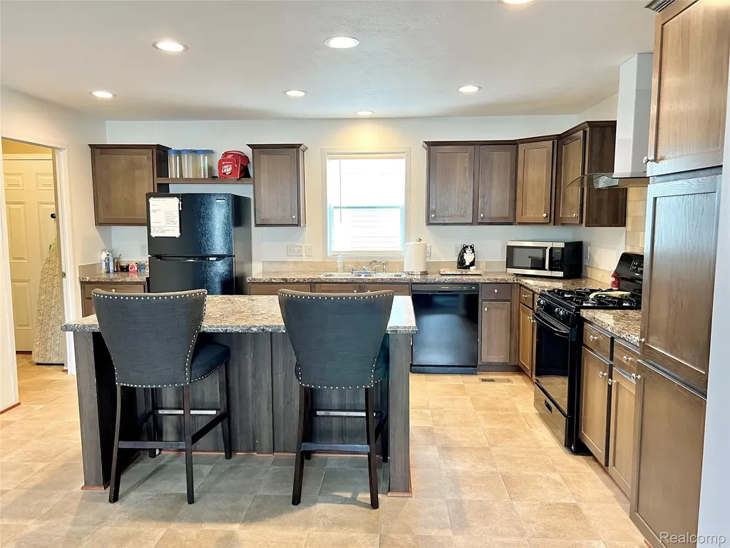 17096 Detroiter Avenue Springfield Charter Township MI 48350