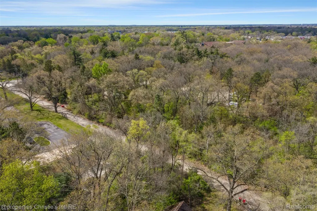1/2 Of Lot 12 Hunters Lane Southfield City MI 48033