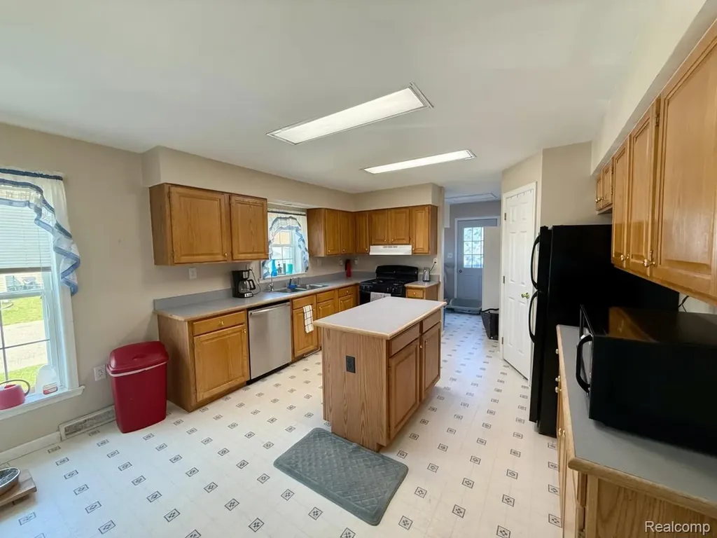 8205 Harrow Court Northfield Township MI 48167