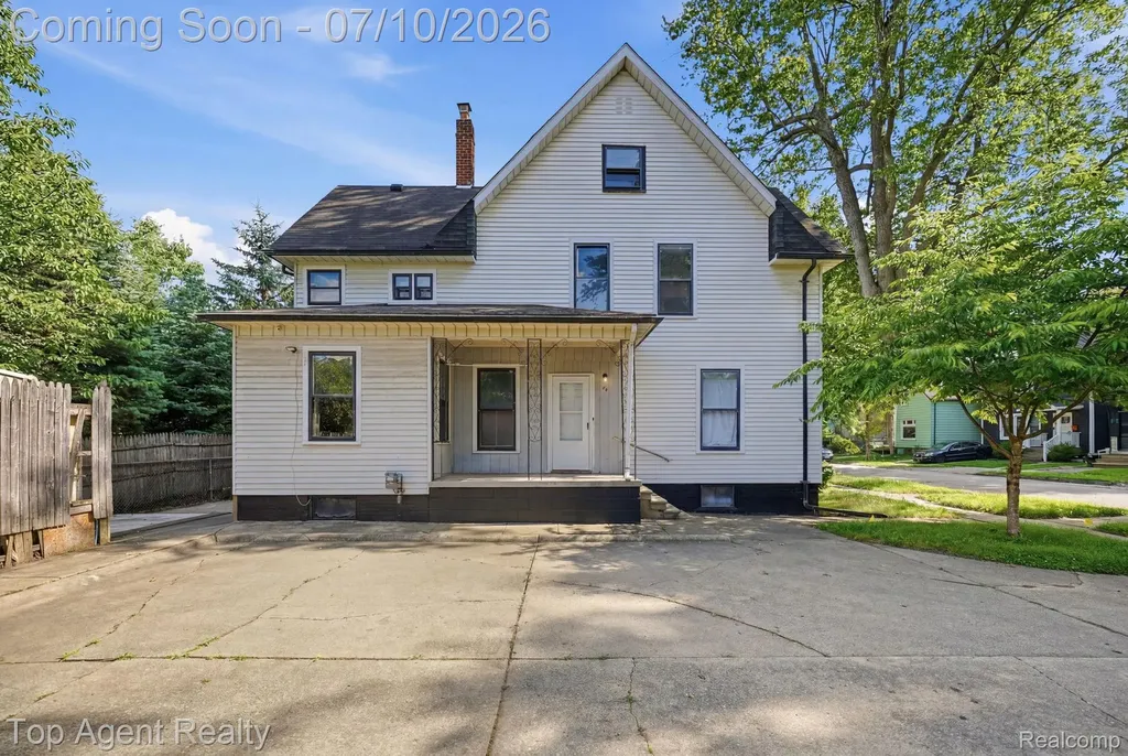 74 Washington Street Mt. Clemens City MI 48043