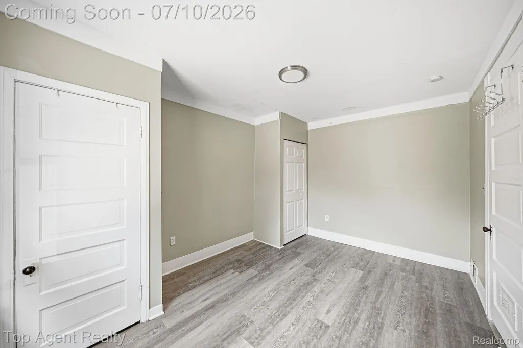 74 Washington Street Mt. Clemens City MI 48043