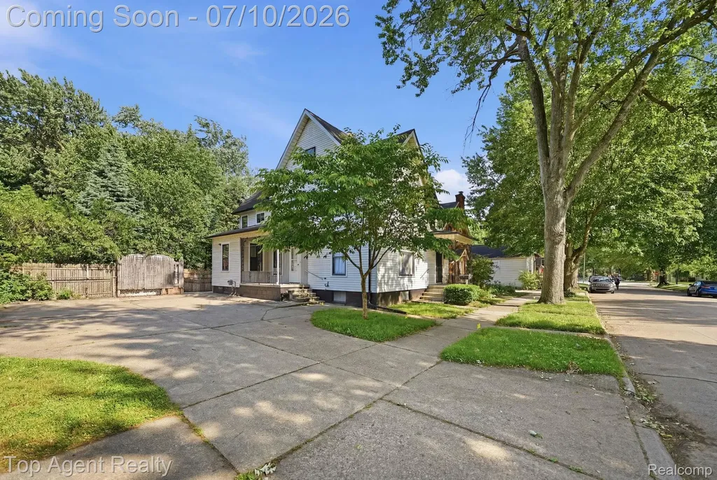 74 Washington Street Mt. Clemens City MI 48043