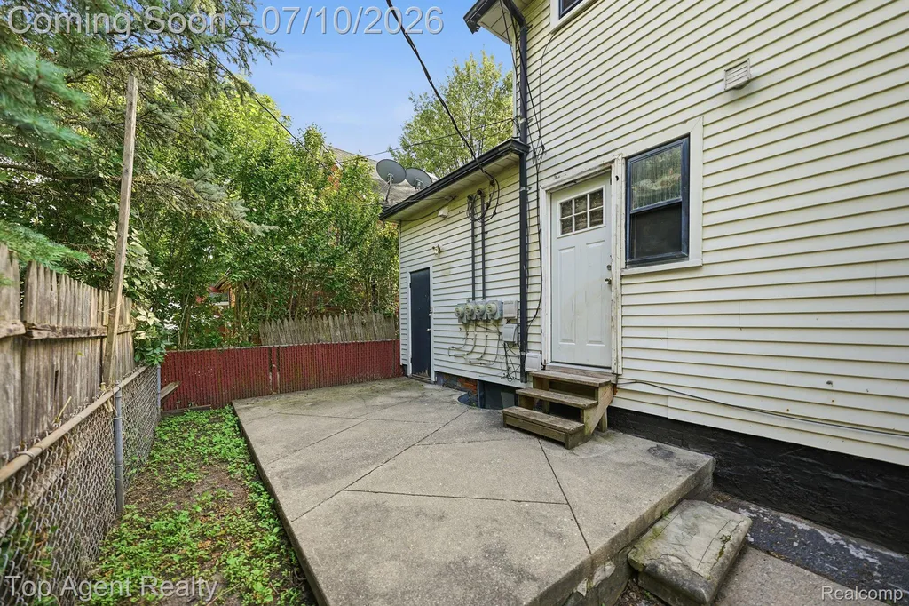 74 Washington Street Mt. Clemens City MI 48043
