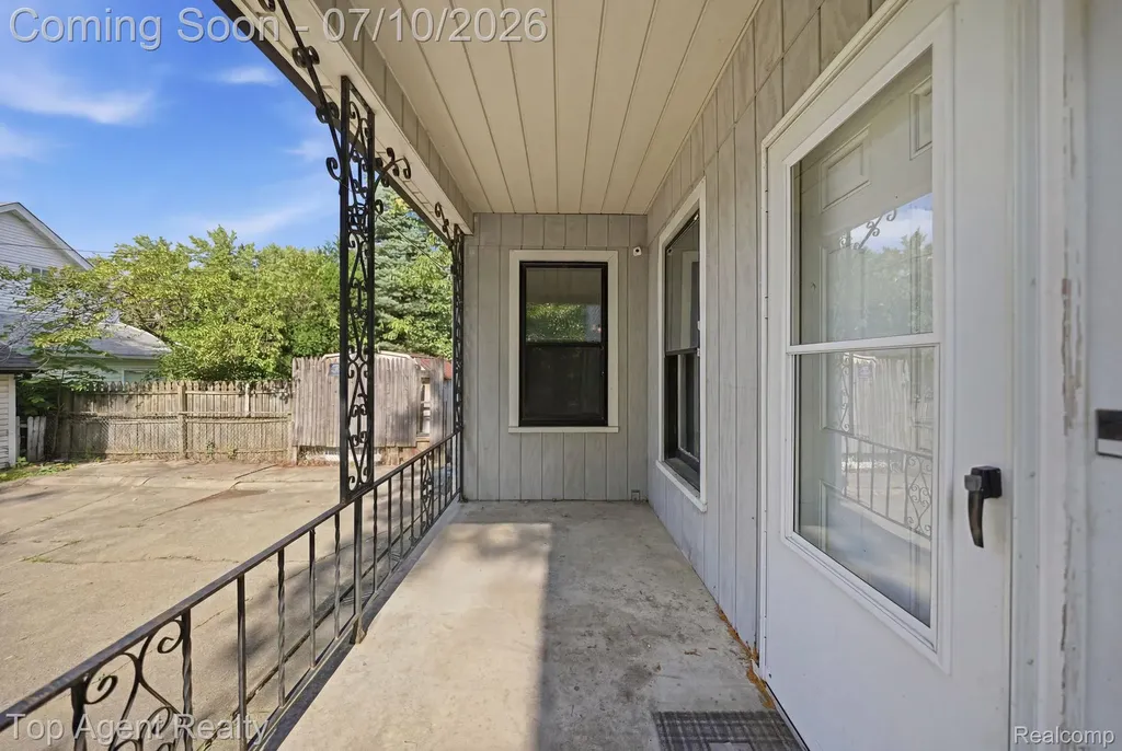 74 Washington Street Mt. Clemens City MI 48043