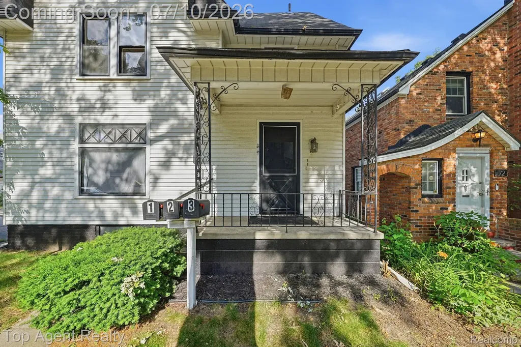 74 Washington Street Mt. Clemens City MI 48043