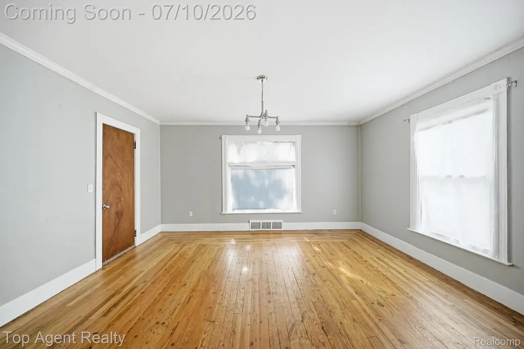 74 Washington Street Mt. Clemens City MI 48043