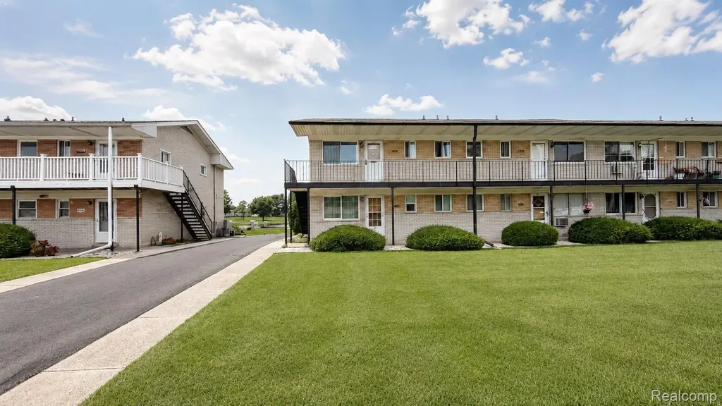 26945 Milford Road Lyon Charter Township MI 48178