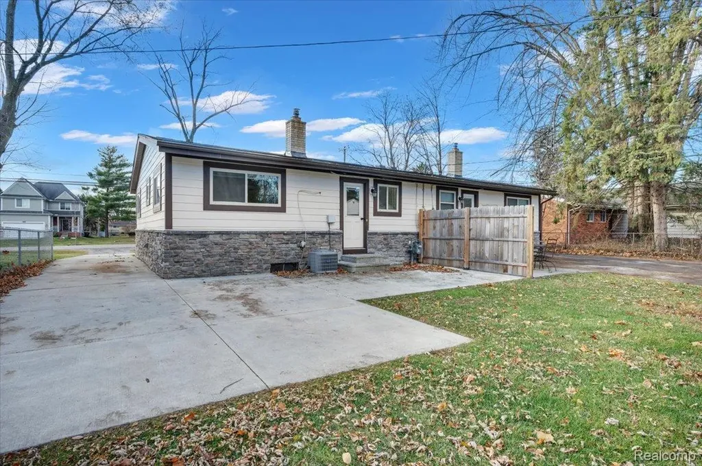 8365 21 Mile Road Shelby Charter Township MI 48317