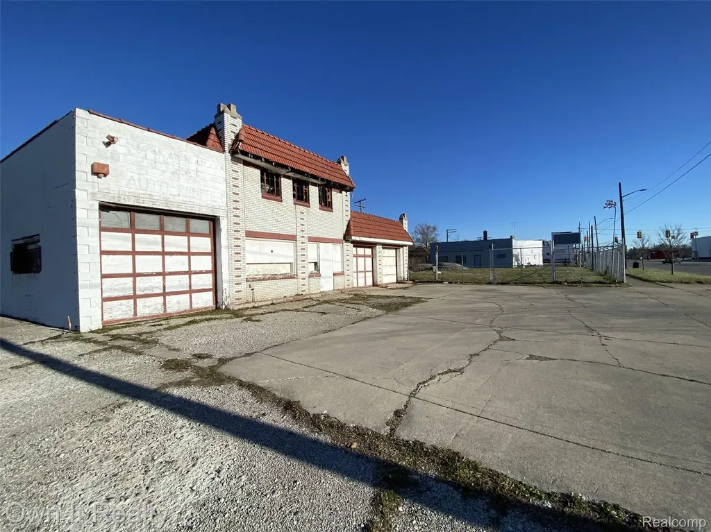 12941 Mack Avenue Detroit City MI 48215