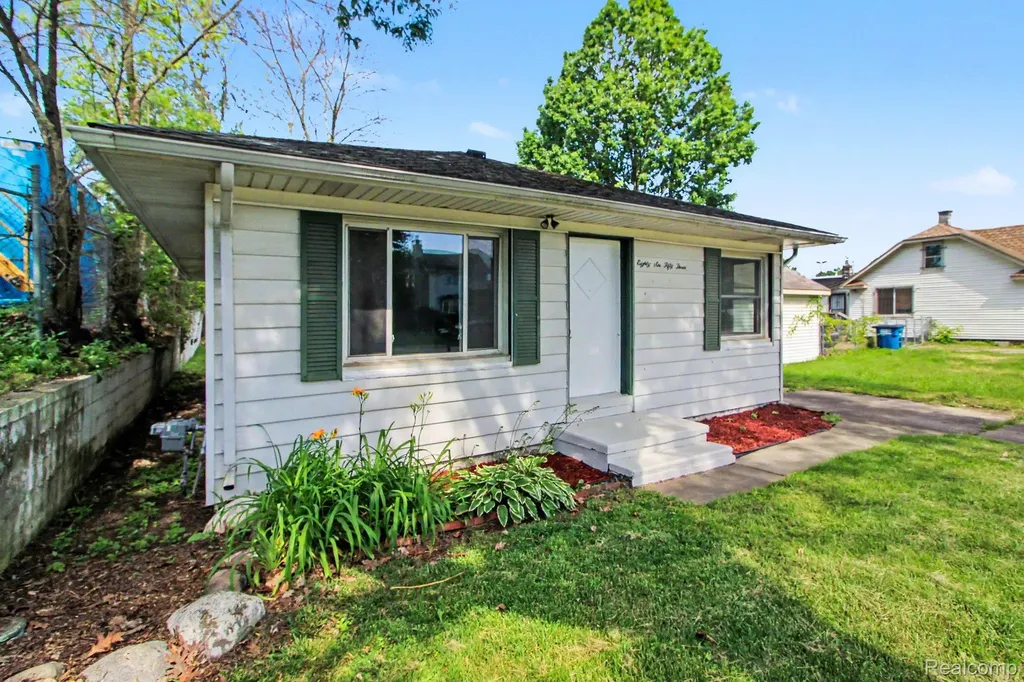 8653 Lanewood Street Westland City MI 48185