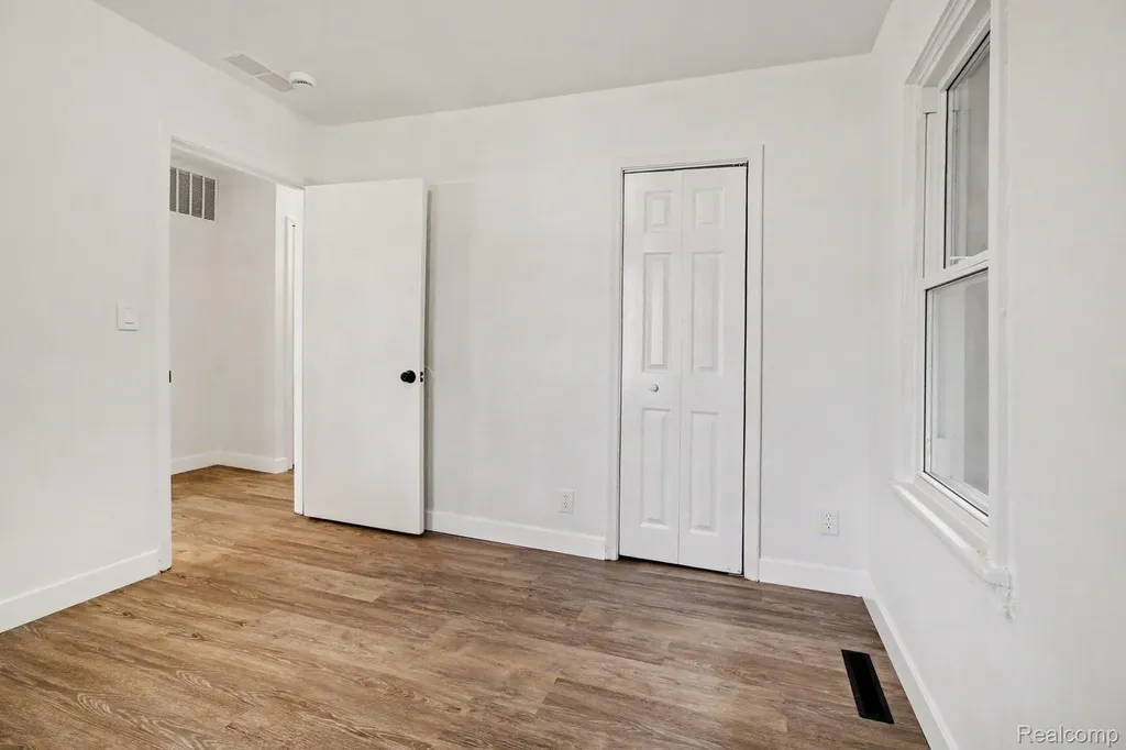 8653 Lanewood Street Westland City MI 48185