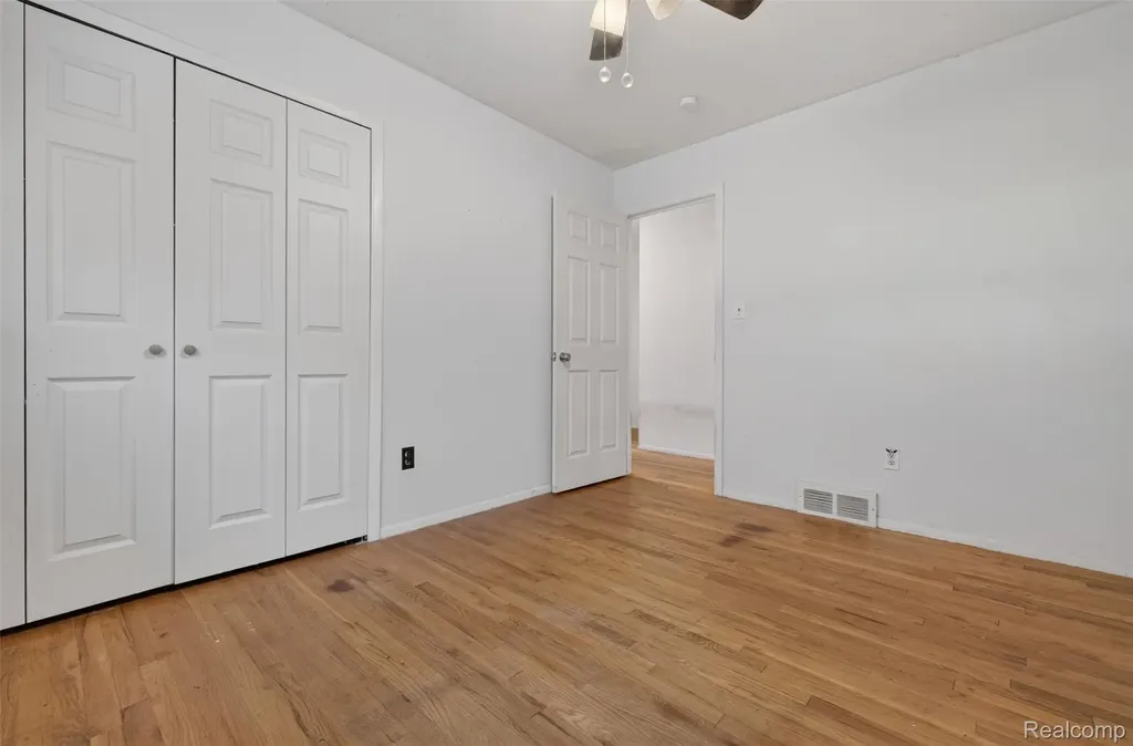 14535 Brohl Drive Warren City MI 48088