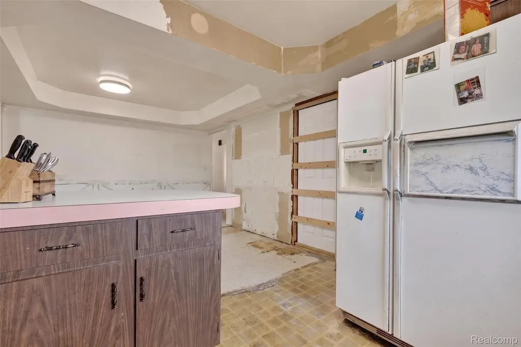 14535 Brohl Drive Warren City MI 48088